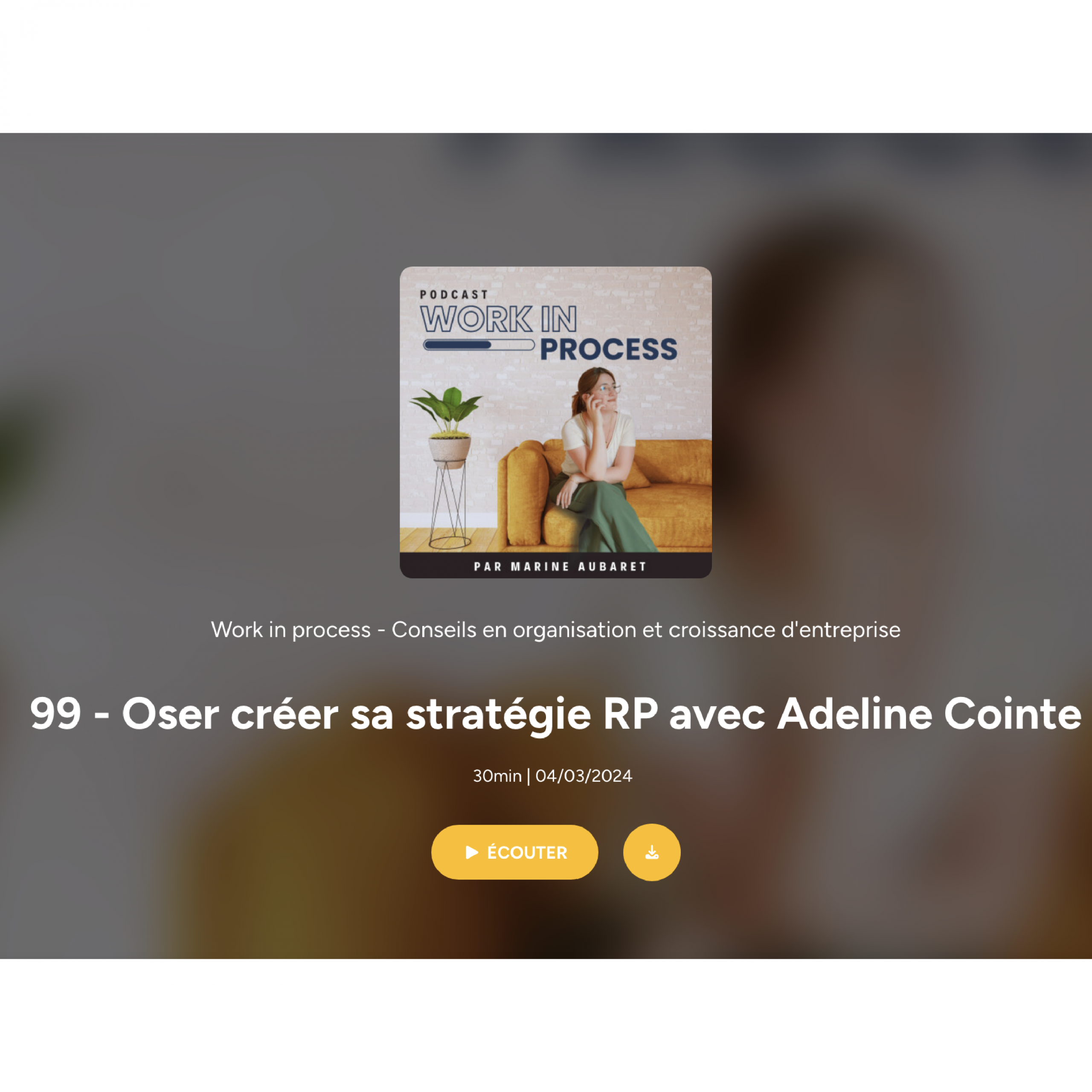 Couverture du podcast Work in Process : Marine Aubaret sur canapé ocre, épisode 99 sur la stratégie RP avec Adeline Cointe